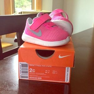 Infant Nike free run size 2C Pink